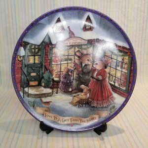 1993 "Love is a Gift from the Heart" Susan Wheeler Plate Crestley Collection